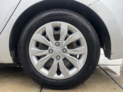 Used 2019 Hyundai Accent SE image 9