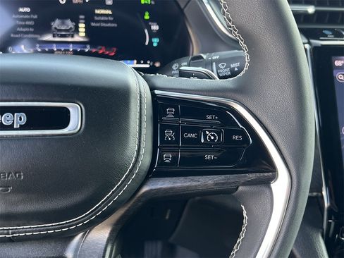 Used 2023 Jeep Grand Cherokee Overland w/ Luxury Tech Group IV image 13