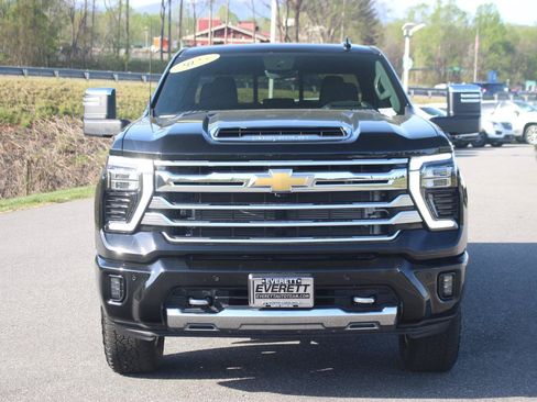 Used 2025 Chevrolet Silverado 2500 High Country w/ Technology Package AWD/4WD image 2