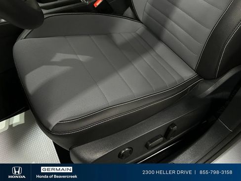 Used 2025 Volkswagen Jetta SE w/ Sunroof Package FWD image 19