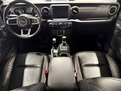 Used 2022 Jeep Wrangler Unlimited Sahara AWD/4WD image 27