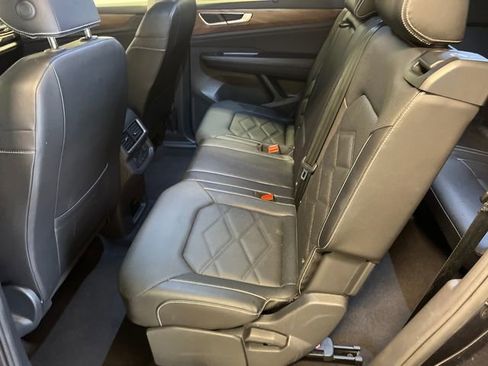 Certified 2025 Volkswagen Atlas SE image 21