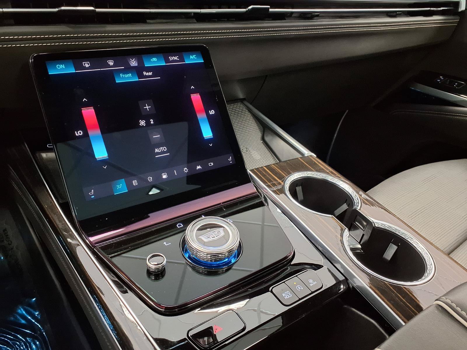 Certified 2025 Cadillac Escalade ESV Premium Luxury w/ LPO, Radiant Package AWD/4WD image 26