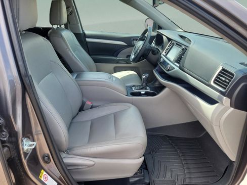 Used 2015 Toyota Highlander XLE FWD image 24