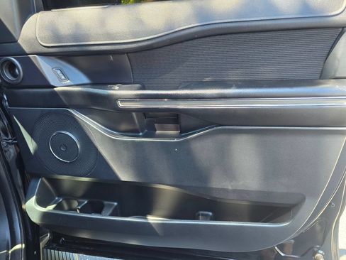 Used 2018 Ford Expedition XLT AWD/4WD image 18