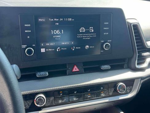 Used 2025 Kia Sportage LX image 21