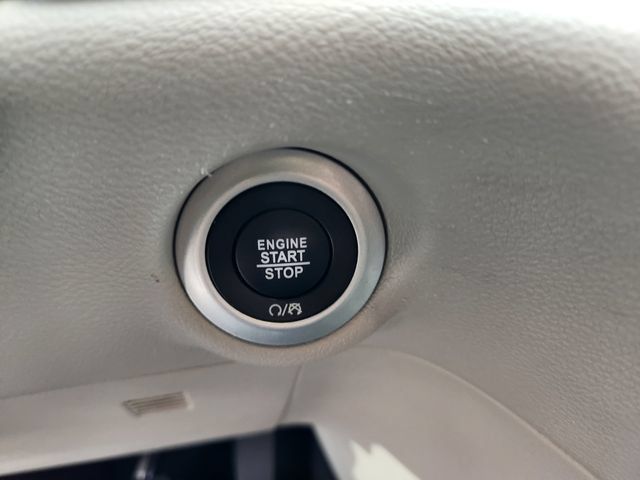Used 2024 Chrysler Pacifica Touring-L FWD image 18
