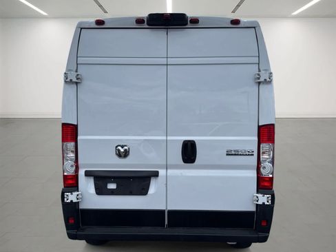 Used 2023 RAM ProMaster 2500 FWD image 5