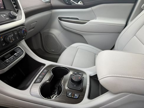 Used 2023 GMC Acadia SLT w/ Technology Package AWD/4WD image 36