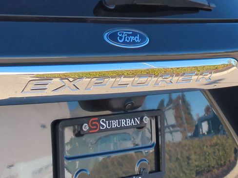 Used 2022 Ford Explorer XLT w/ Equipment Group 202A image 13