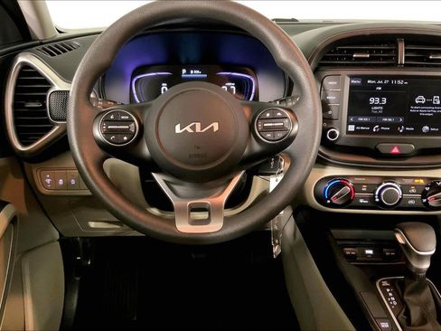 Certified 2025 Kia Soul LX w/ LX Technology Package FWD image 5