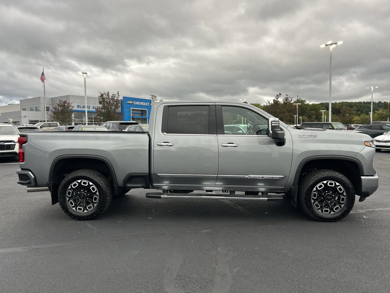 Used 2024 Chevrolet Silverado 2500 High Country w/ Technology Package AWD/4WD image 8