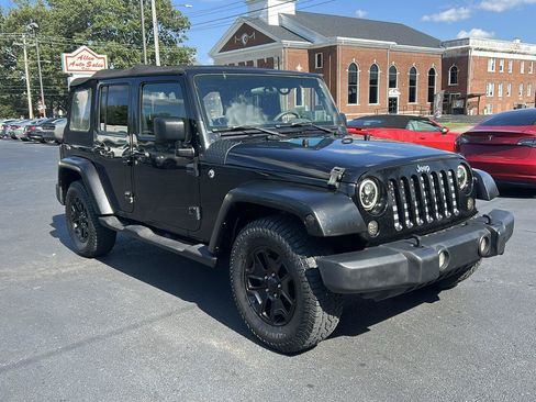Used 2008 Jeep Wrangler Unlimited Sahara w/ Trailer Tow Group RWD image 3