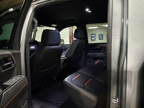 Used 2024 GMC Sierra 1500 AT4 w/ Technology Package AWD/4WD image 10