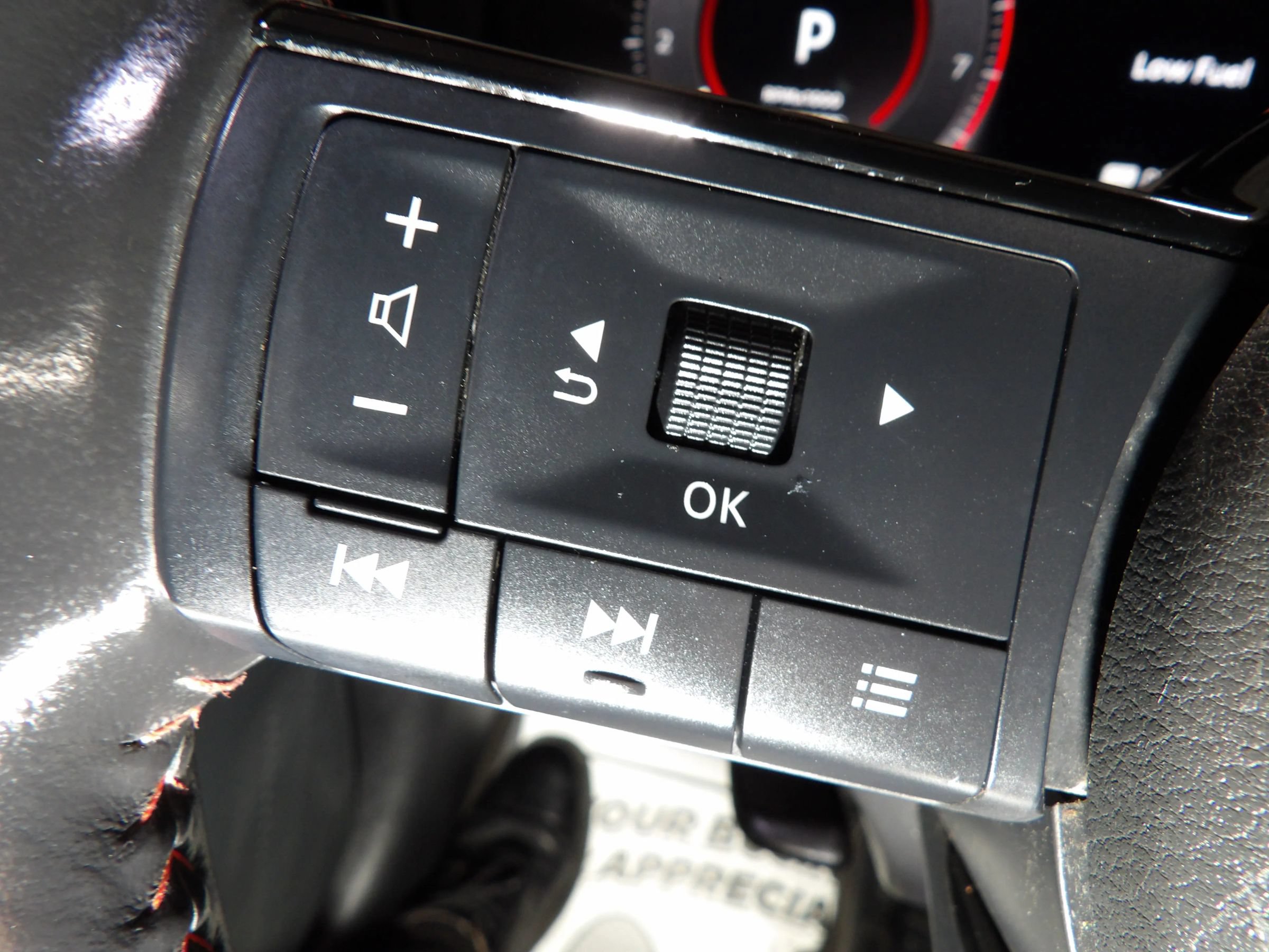 Used 2025 Nissan Kicks SR AWD/4WD image 21