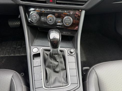 Used 2024 Volkswagen Jetta SE FWD image 11