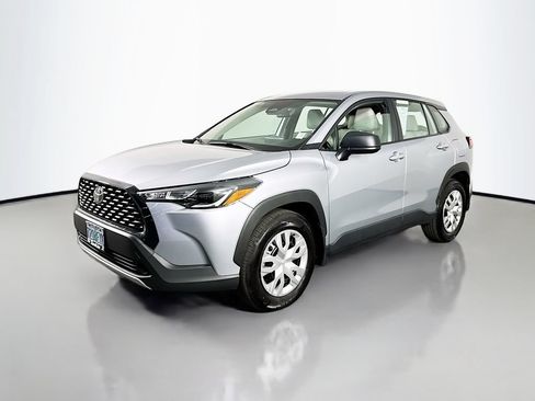 Used 2025 Toyota Corolla Cross L AWD/4WD image 4