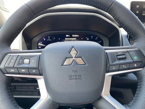 New 2025 Mitsubishi Outlander SEL image 16