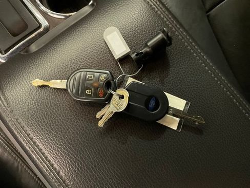 Used 2014 Ford F150 Lariat w/ Equipment Group 502A Luxury AWD/4WD image 27