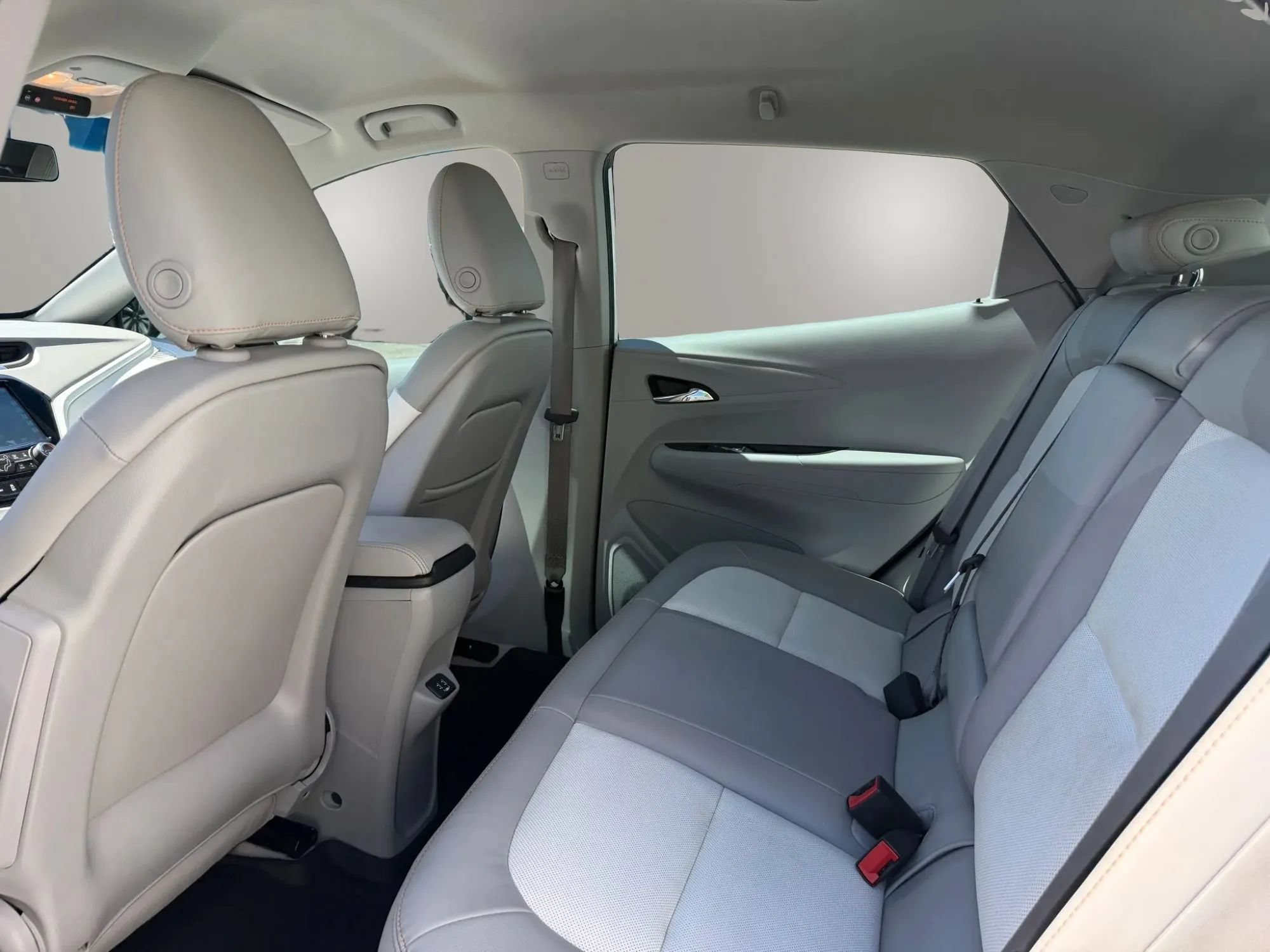 Used 2019 Chevrolet Bolt Premier w/ Infotainment Package FWD image 13