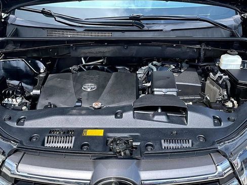 Used 2019 Toyota Highlander Limited Platinum AWD/4WD image 10