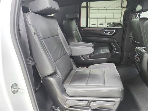 Used 2024 Chevrolet Suburban LT w/ Luxury Package image 45