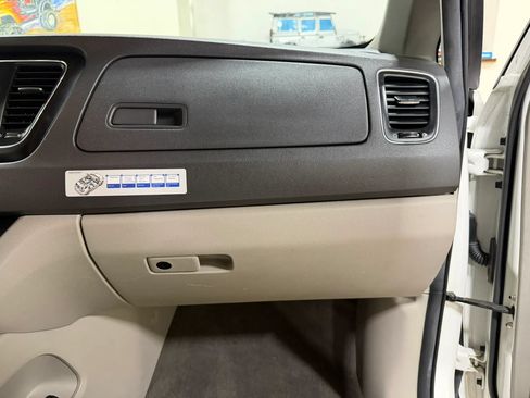 Used 2016 Kia Sedona LX FWD image 31