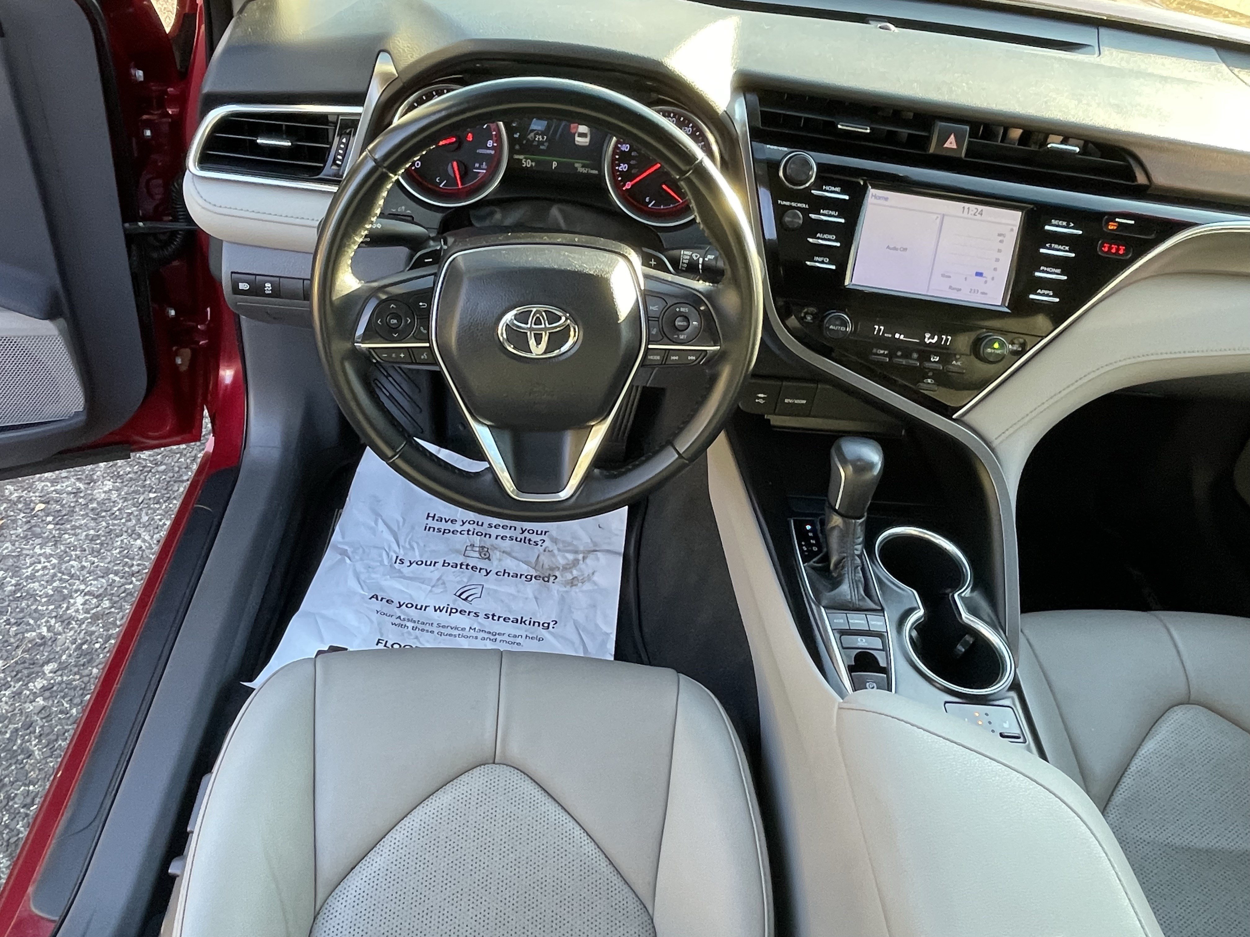 Used 2018 Toyota Camry XSE FWD image 11