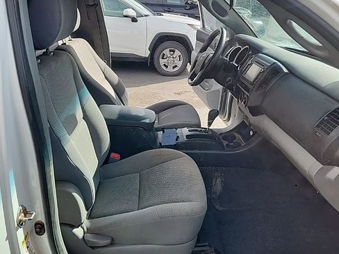 Used 2014 Toyota Tacoma Base image 17