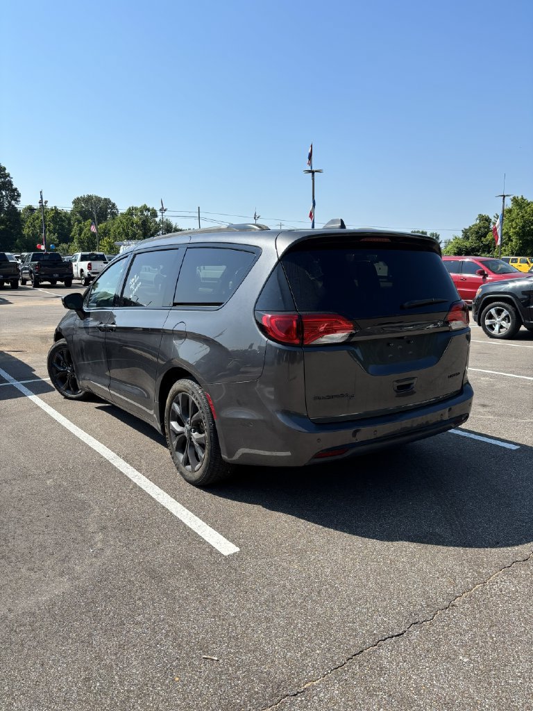 Used 2018 Chrysler Pacifica Limited w/ Advanced Safetytec Group FWD image 4
