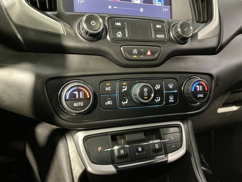 Used 2022 GMC Terrain SLT w/ Tech Package AWD/4WD image 21