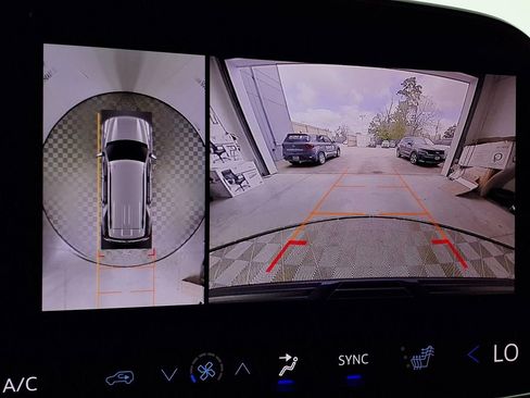 Used 2025 Chevrolet Tahoe Z71 w/ Comfort Package image 12