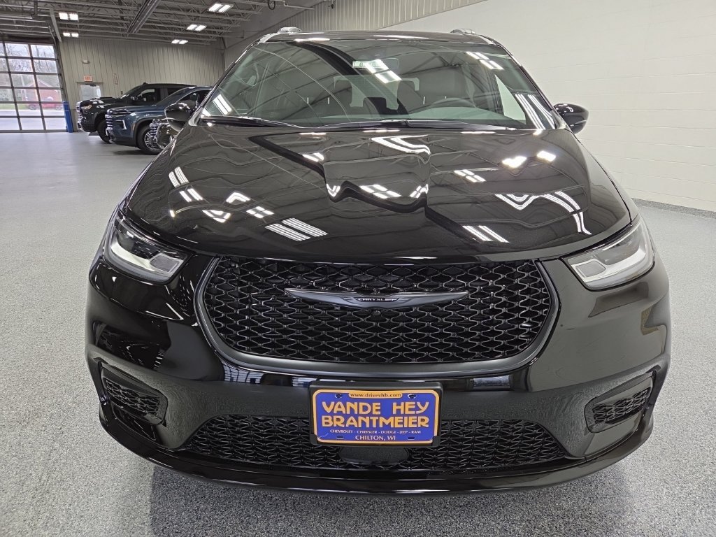 New 2026 Chrysler Pacifica Select w/ S Appearance Package FWD image 2
