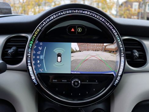 Used 2022 MINI Cooper SE w/ Driver Assistance Package image 30