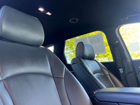 Used 2022 Buick Enclave Essence image 19