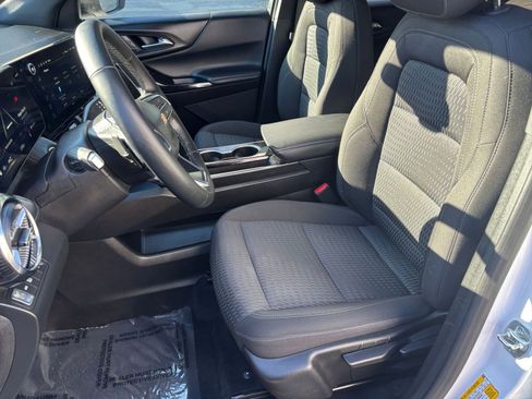 Used 2025 Chevrolet Equinox LT image 33