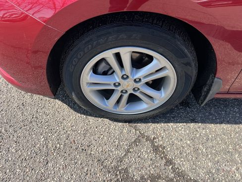 Used 2018 Chevrolet Cruze LT w/ Convenience Package image 4