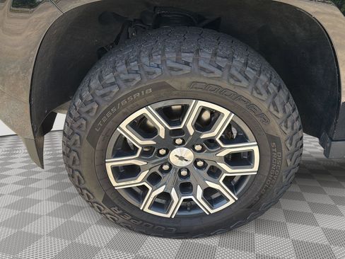 Used 2023 Chevrolet Colorado Z71 w/ Z71 Convenience Package 2 image 9