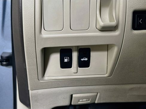 Used 2010 Lexus IS 250 w/ Preferred Accessory Package RWD image 16