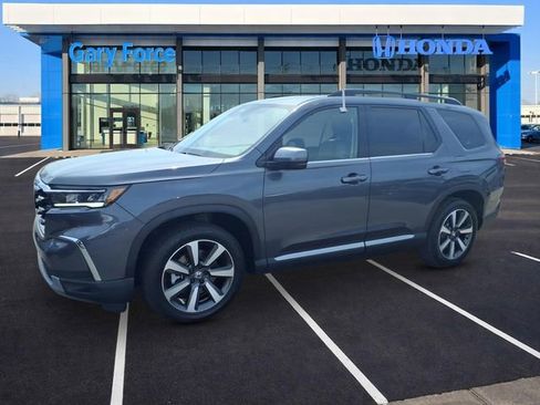 Certified 2025 Honda Pilot Touring image 4