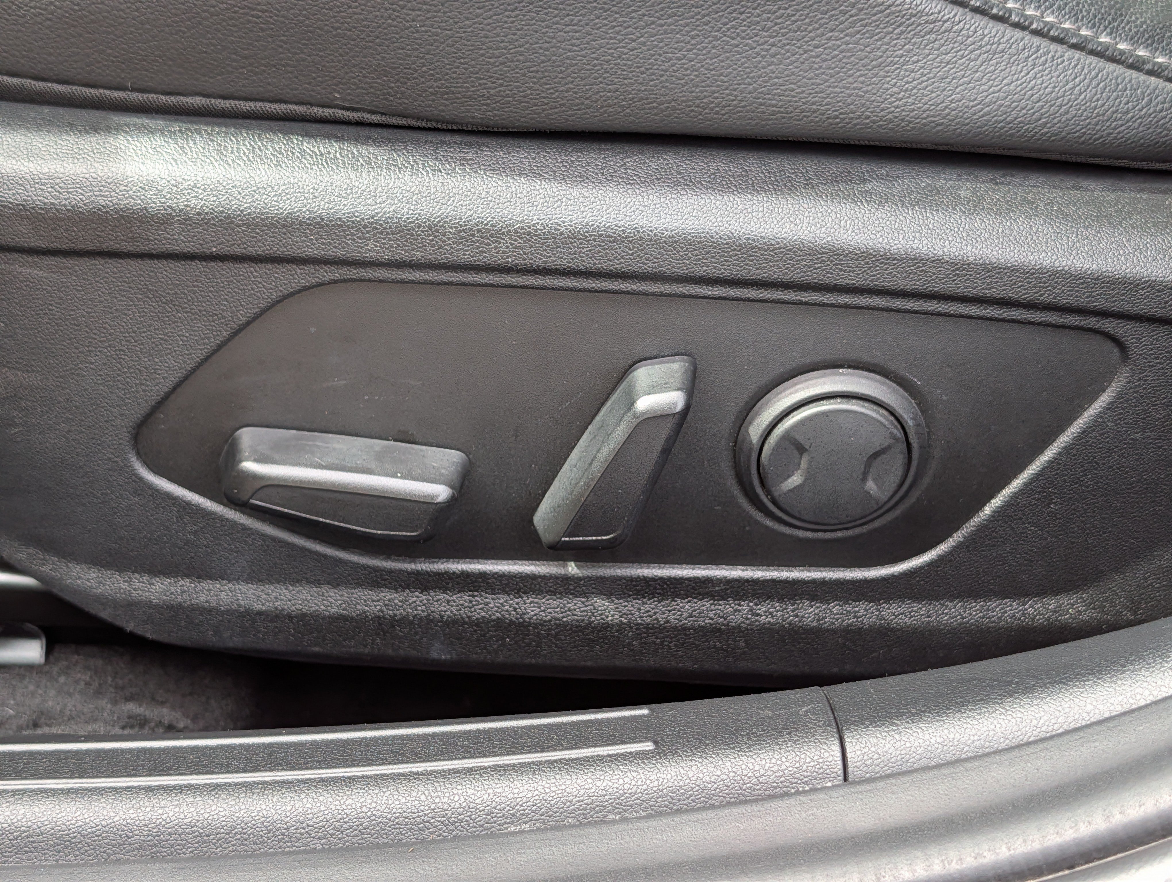 Used 2025 Hyundai Elantra Limited FWD image 20