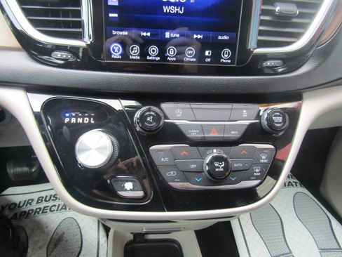 Used 2017 Chrysler Pacifica Touring Plus w/ Tire & Wheel Group image 20