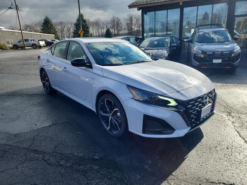 New 2025 Nissan Altima 2.5 SR image 1