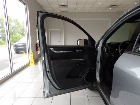 Used 2024 GMC Acadia Elevation AWD/4WD image 9
