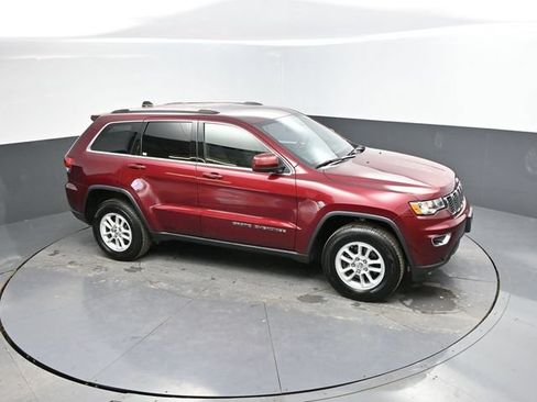Used 2020 Jeep Grand Cherokee Laredo AWD/4WD image 37