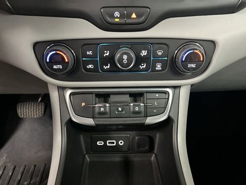 Certified 2022 GMC Terrain SLE w/ Driver Convenience Package image 17