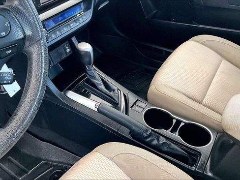 Used 2014 Toyota Corolla LE FWD image 18