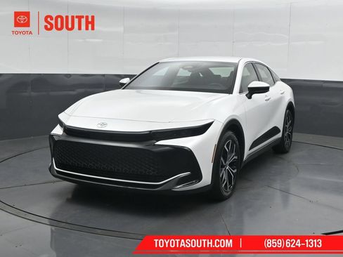 Used 2024 Toyota Crown AWD/4WD image 6