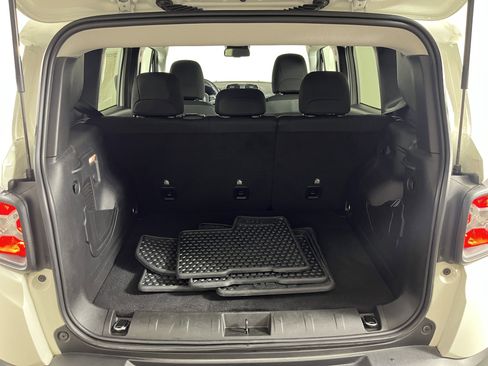 Used 2023 Jeep Renegade Latitude w/ Premium Group AWD/4WD image 27