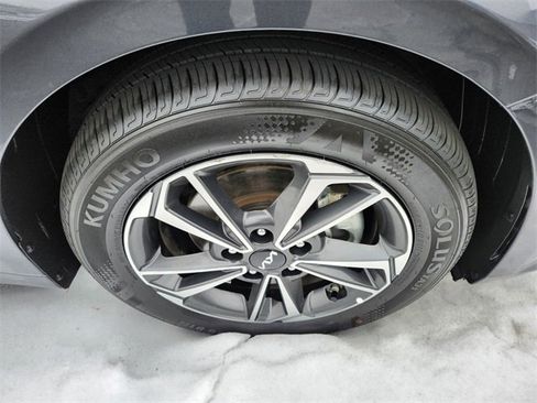 Used 2023 Kia Forte LXS image 7